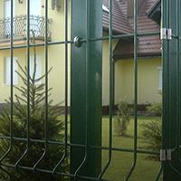 Частная территория с секционным ограждением